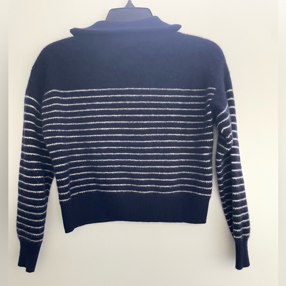 Beautiful Navy blue AQUA cashmere sweater - Picture 4 of 5